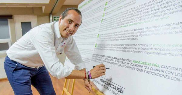 Firma Mario Riestra compromisos por la sustentabilidad