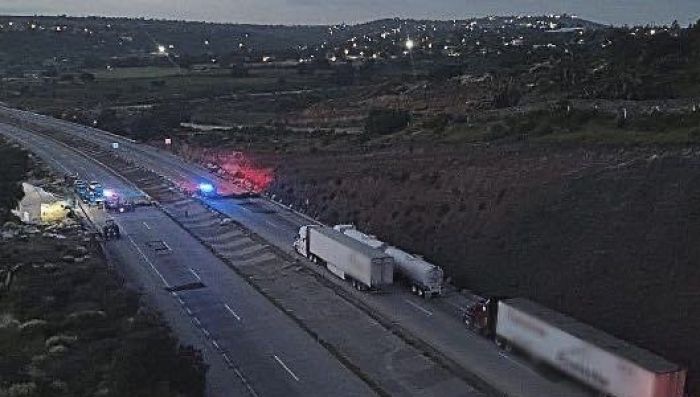 Acumula 48 horas bloqueo en la autopista Arco Norte