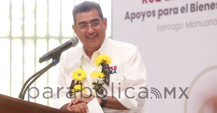 Entrega Sergio Salomón rehabilitación del mercado municipal de Miahuatlán