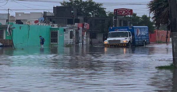 Amenaza Francine con fuertes lluvias, ya inundó Matamoros