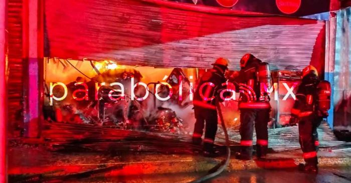 Detalla PC municipal rescate de trabajador tras incendio en la Gran Bodega de Amalucan