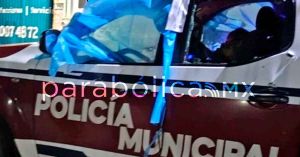 Acribillan a dos policías dentro de su patrulla en Xoxtla