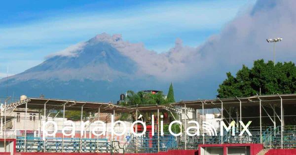 Mantiene el volcán Popocatépetl fumarolas hacia Puebla