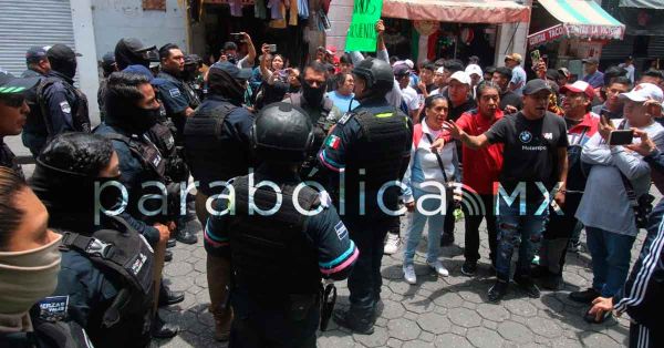 Intensifican protestas vendedores ambulantes en Puebla capital