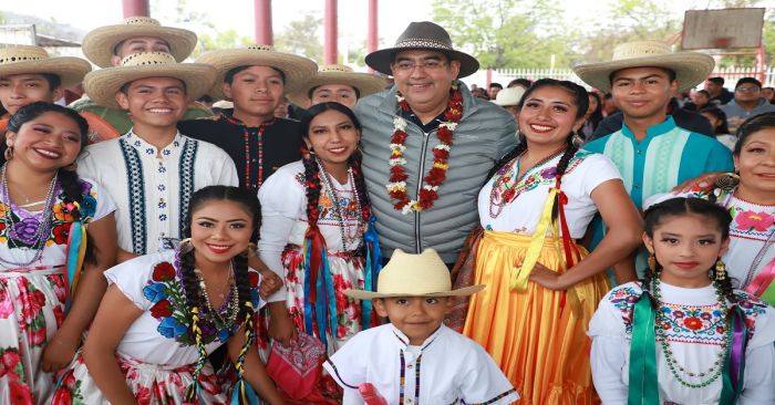 Entregan apoyos gratuitos del bienestar en Chapulco