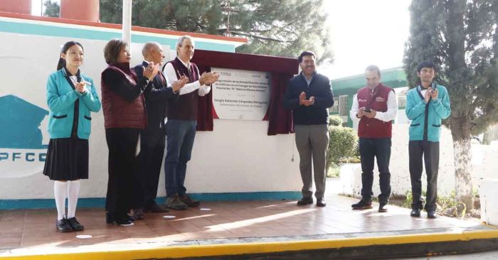 Entrega gobierno estatal espacios educativos en Colegio de Bachilleres