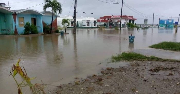 Evacúan a 66 mil personas en Guantánamo por las lluvias