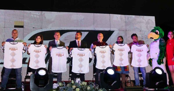 Presenta Inpode playera y medalla del Maratón de Puebla 2024