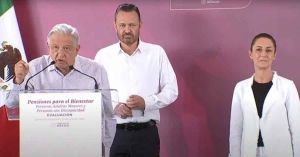 Abuchean a Mauricio Kuri en Querétaro en evento de AMLO y Sheinbaum