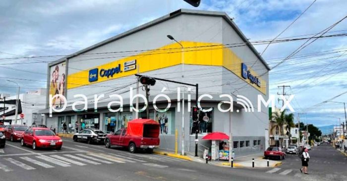 Frustran asalto en Coppel de Plaza Cristal