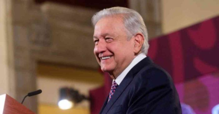 Descarta AMLO denuncia por puerta rota en Palacio Nacional