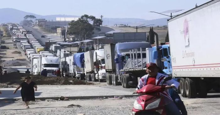 Suman 60 horas de bloqueo en el Arco Norte