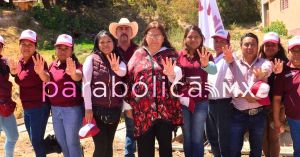 Entabla Rosario Orozco diálogo directo con habitantes de Chapulco: