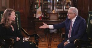 Ordena INE a López Obrador bajar entrevista de periodista rusa Inna Afinogenova
