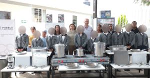 Entrega Gaby Bonilla cuatro desayunadores escolares en la capital
