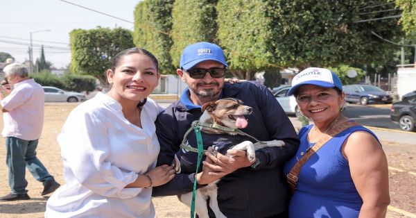 Firma carta compromiso Lupita Cuautle de la agenda animalista