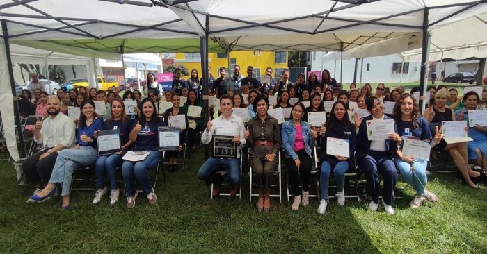 Entrega Ayuntamiento de Puebla reconocimientos a estancias infantiles