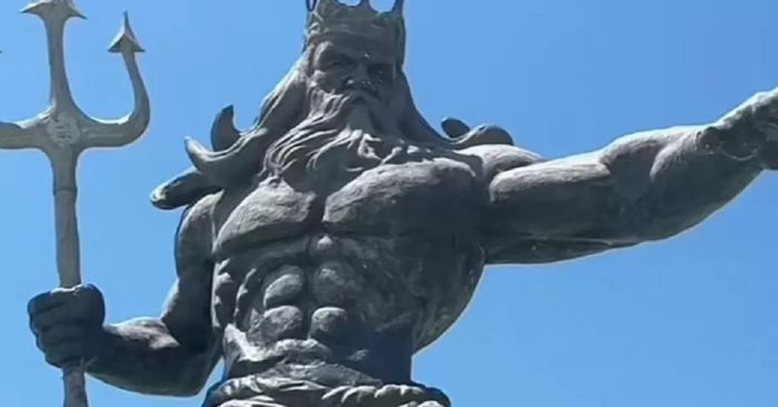 Es falso el retiro de estatua de Poseidón en Puerto Progreso