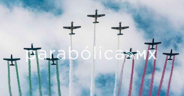 Encabeza el presidente López Obrador el Desfile Cívico Militar en la Plaza de la Constitución