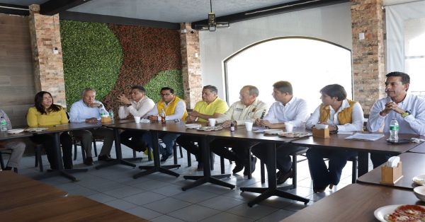 Participa Eduardo Rivera en mesa de trabajo con los líderes del PRD