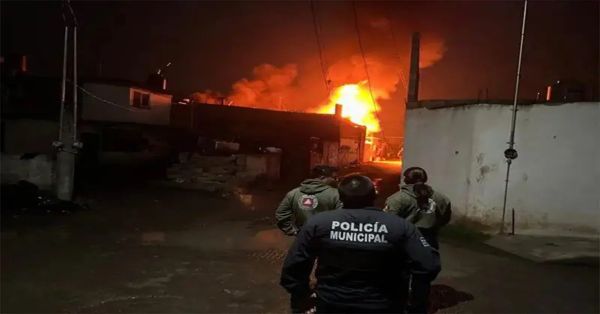 Arde bodega &#039;huachicolera&#039; en Hidalgo