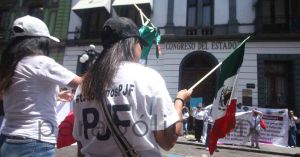 Protestan trabajadores del PJ frente al Congreso