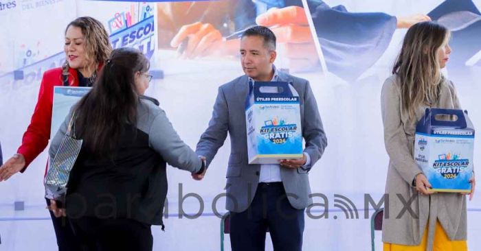 Inicia Tlatehui entrega de 13 mil kits escolares