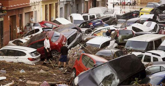 Dejan inundaciones en España al menos 72 muertos