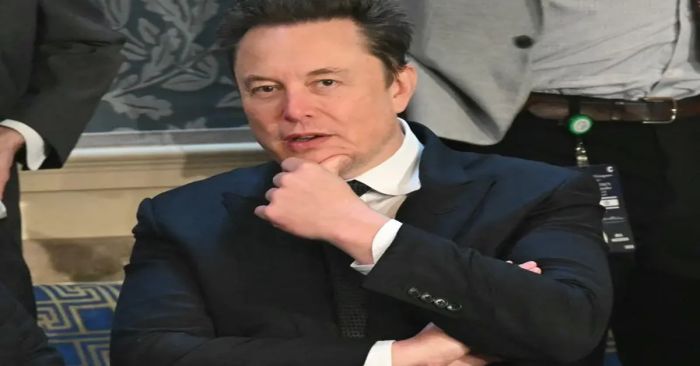 Arremete hija de Elon Musk contra el millonario tras comentarios transfóbicos