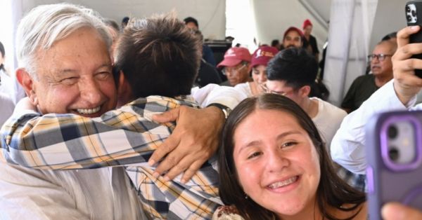 Inaugura AMLO camino a Minatitlán en Veracruz