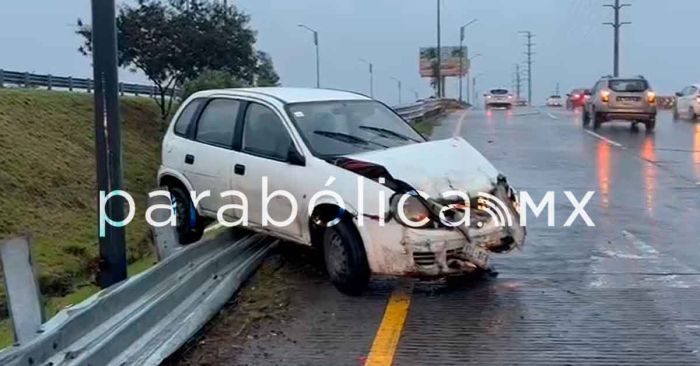 Acompañan lluvias una nueva jornada de accidentes en la zona metropolitana de Puebla