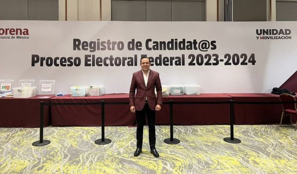 Se registra Lalo Castillo por la diputación federal en la Mixteca