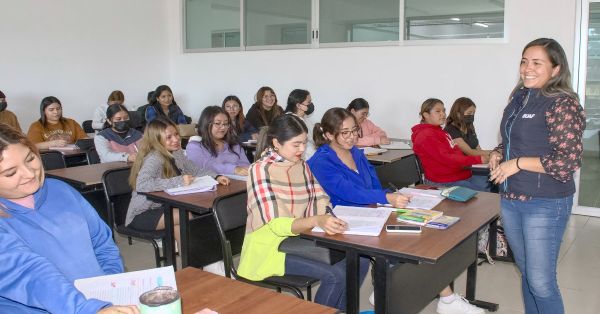 Reconocen labor de los docentes en la BUAP
