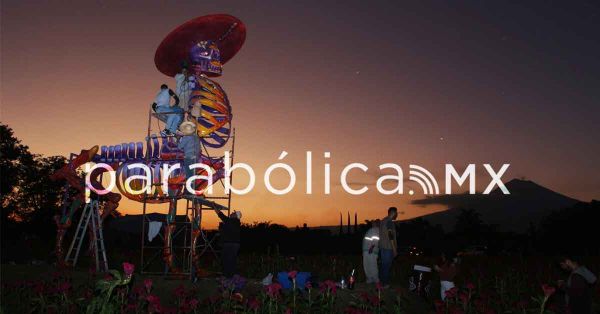 Inicia la colocaci&oacute;n de Catrinas Monumentales en Atlixco