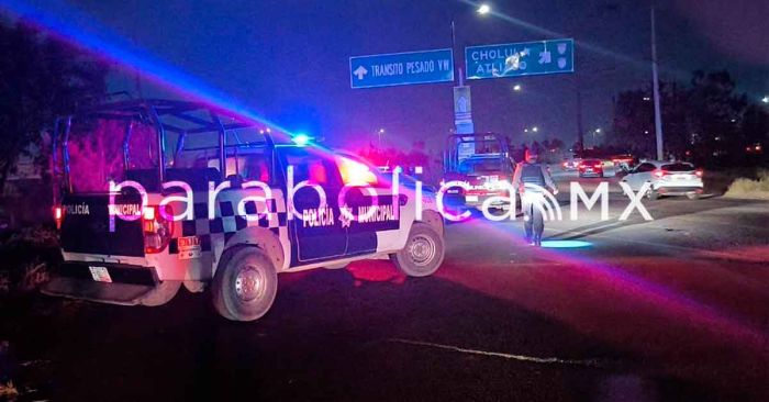 Atropellan presuntos ladrones de trailer a mujer policía de Coronango