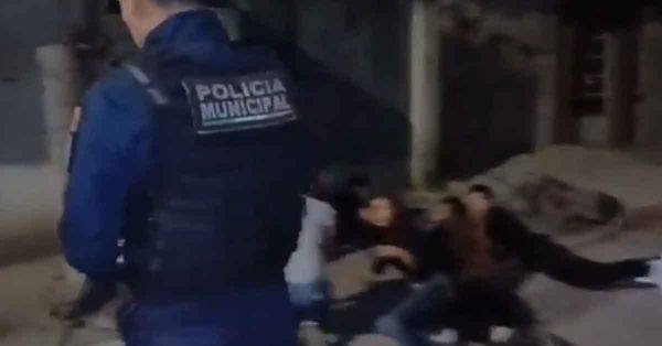 Acusan abuso de autoridad de policías de Palmar de Bravo a migrantes