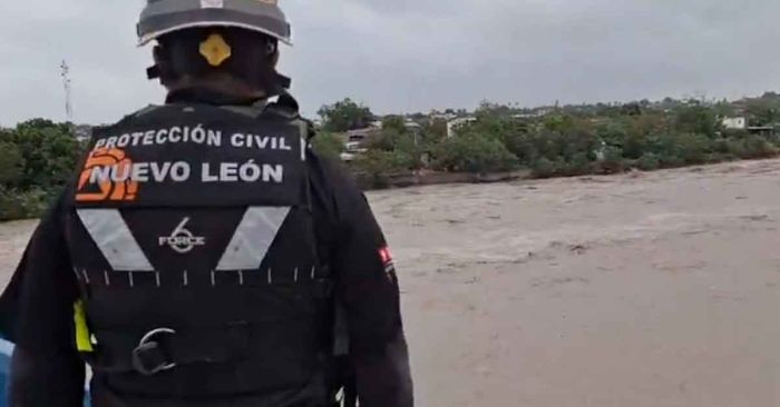 Se desborda Río Santa Catarina en Monterrey por “Alberto”