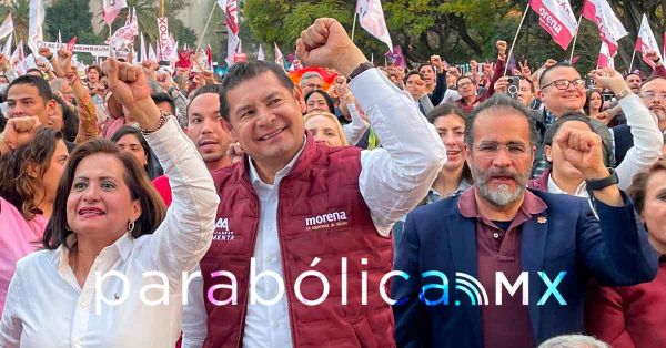 Acompaña Armenta el cierre de precampaña presidencial de Claudia Sheinbaum