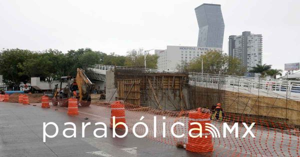 Avanzan obras en la V&iacute;a Atlixc&aacute;yotl