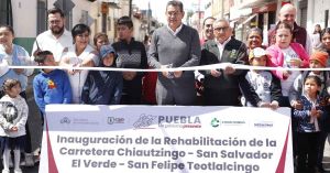 Inaugura Sergio Salomón carretera en San Salvador El Verde
