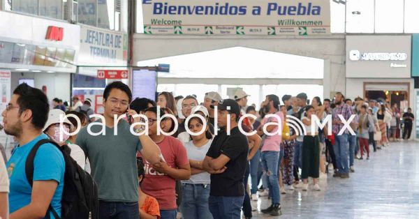 Abarrotan viajeros y votantes en tr&aacute;nsito las casillas especiales de Puebla