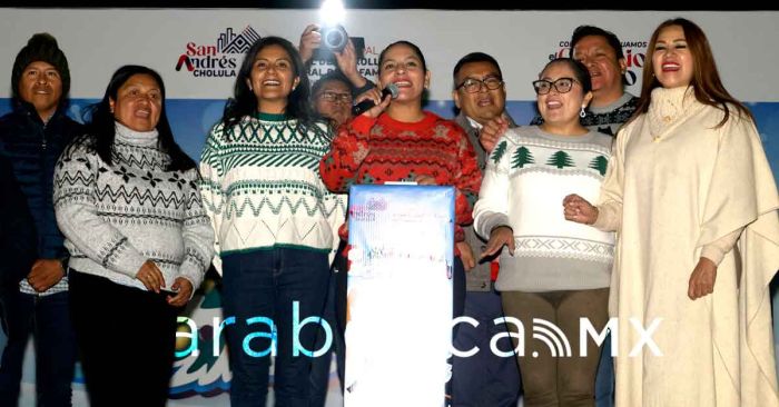 Encienden el Árbol de Navidad del DIF de San Andrés Cholula