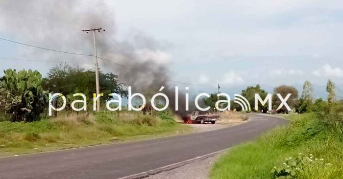 Arde camioneta en Escape de Lagunillas