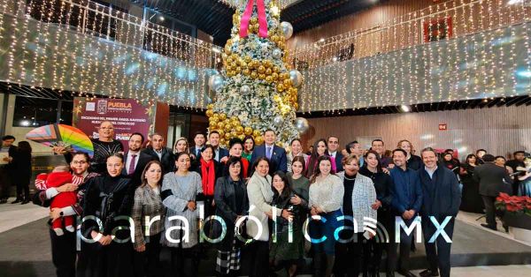 Encienden el Árbol Navideño en la nueva sede del Congreso