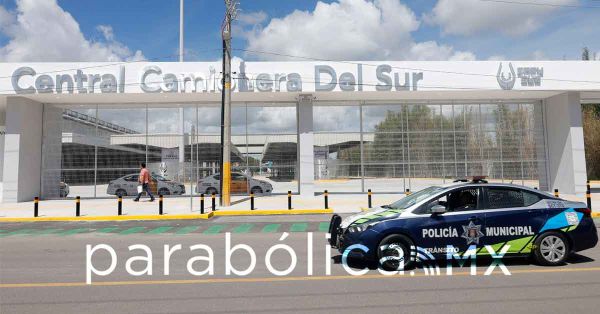 Repudian taxis piratas y ambulantes en torno a la CAPU Sur