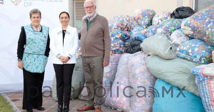 Entrega Gaby Bonilla más de 800 kilos de tapitas a fundación