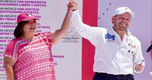 Se cuelgan Xóchitl Gálvez y Santiago Taboada de la llamada Marea Rosa