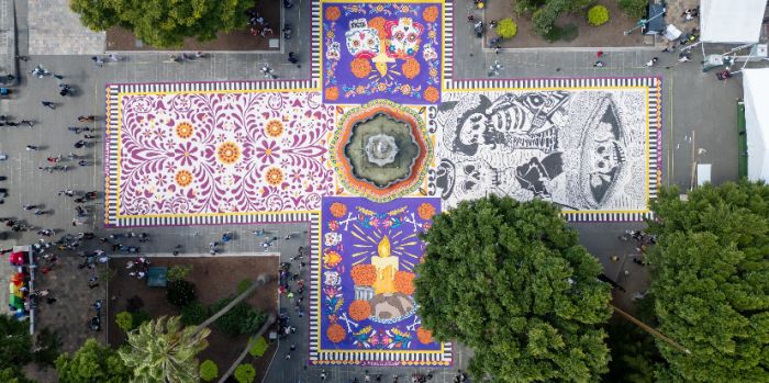 Inauguran Sergio Salomón y Pepe Chedraui primer  tapete monumental del Zócalo