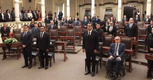 Homenajea Congreso al diputado Carlos Navarro Corro