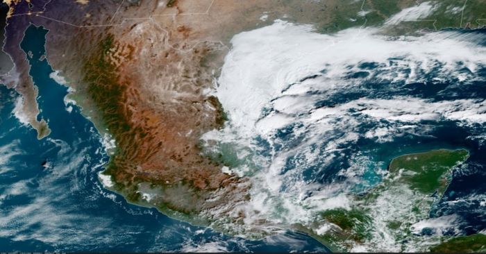 Llega tormenta &#039;Fabio&#039; frente a Michoacán y Colima